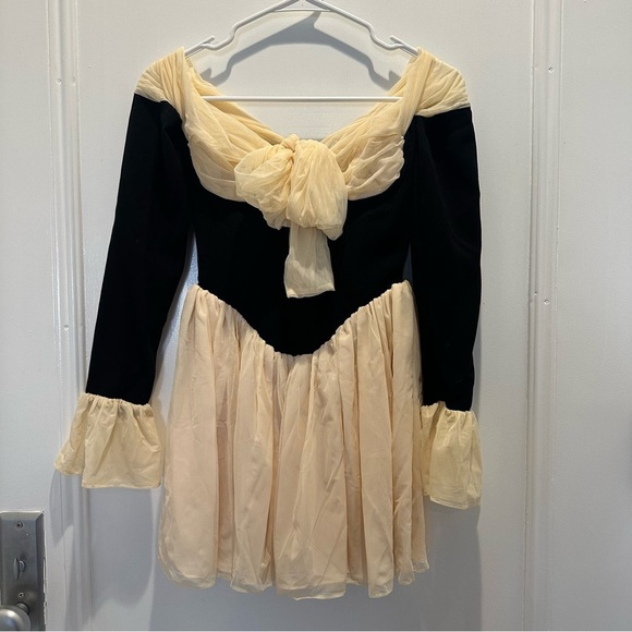 HOUSE OF CB 'Alana' Black & Cream Off Shoulder Dress - Picture 7 of 10